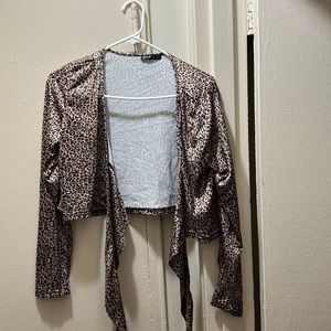 Cheetah print, long sleeve crop top!